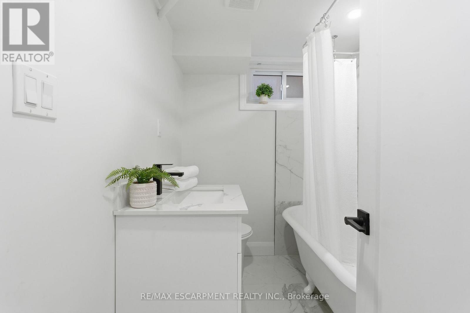 53 Livingston Avenue, Grimsby, Ontario  L3M 1L3 - Photo 40 - X12710678