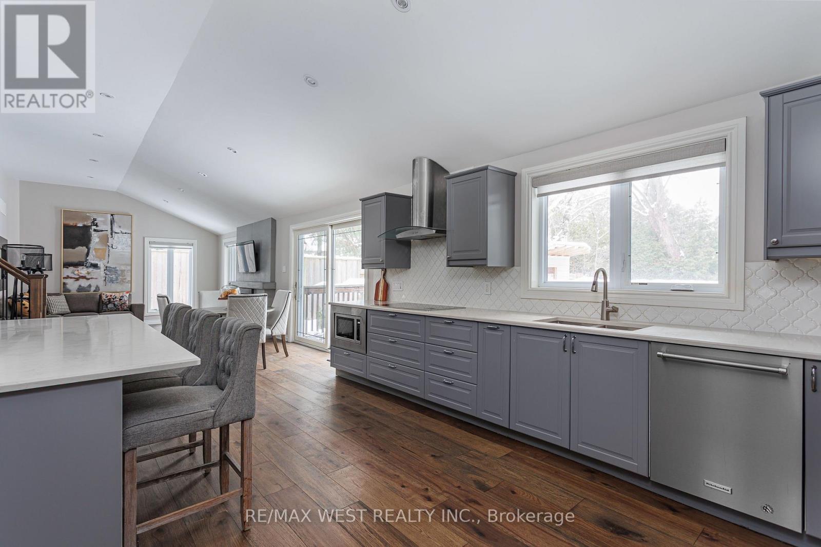 26 HOSTEIN DRIVE, Hamilton, Ontario