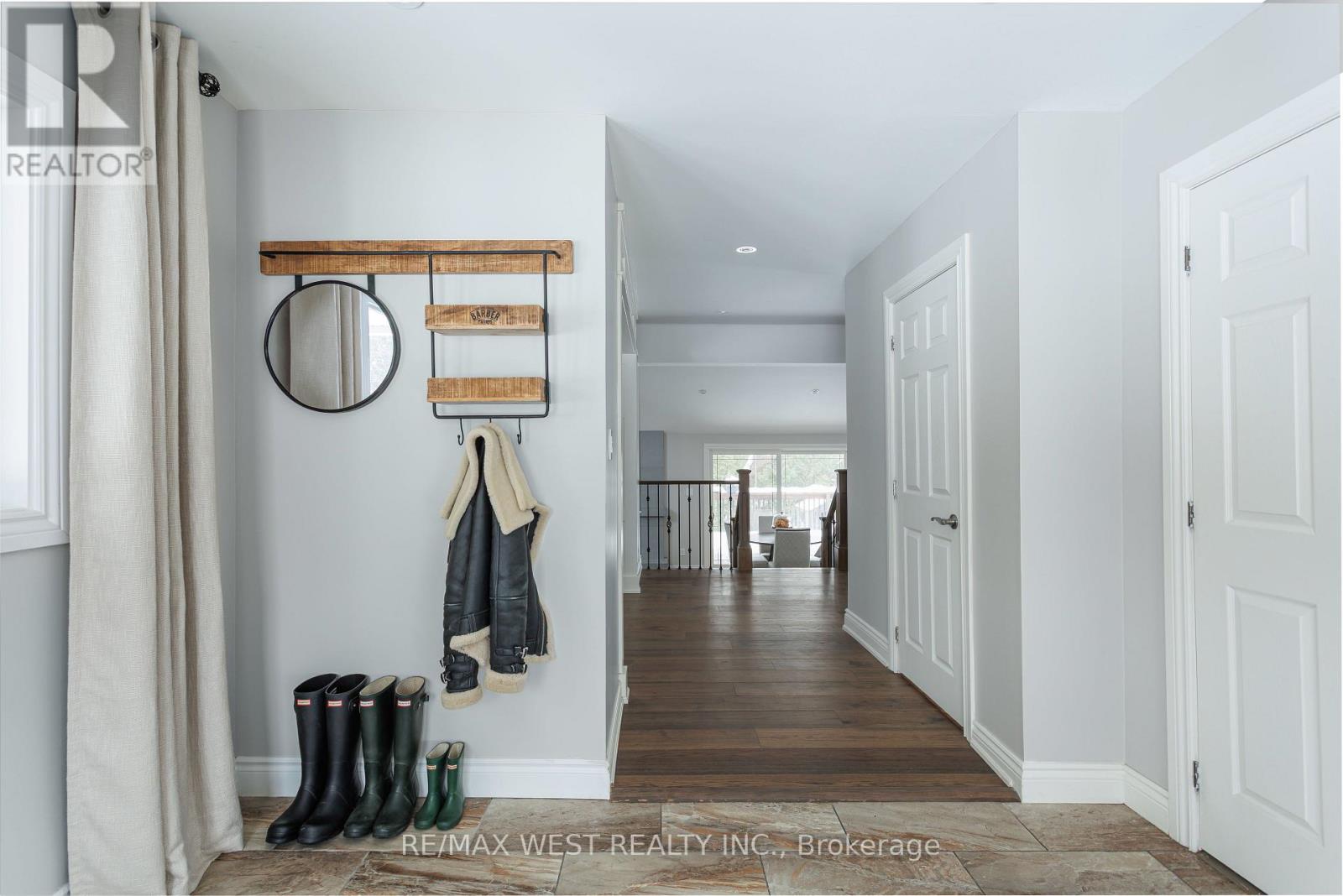 26 Hostein Drive, Hamilton, Ontario  L9G 2S5 - Photo 4 - X12710808