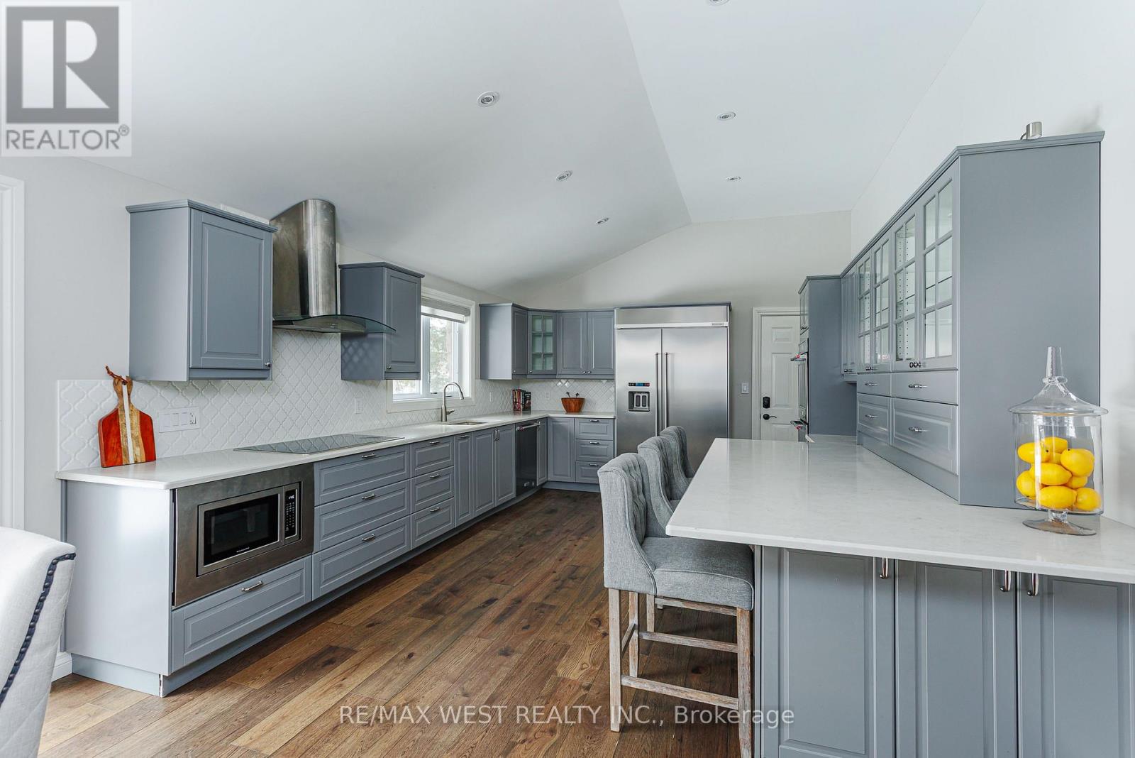 26 Hostein Drive, Hamilton, Ontario  L9G 2S5 - Photo 6 - X12710808