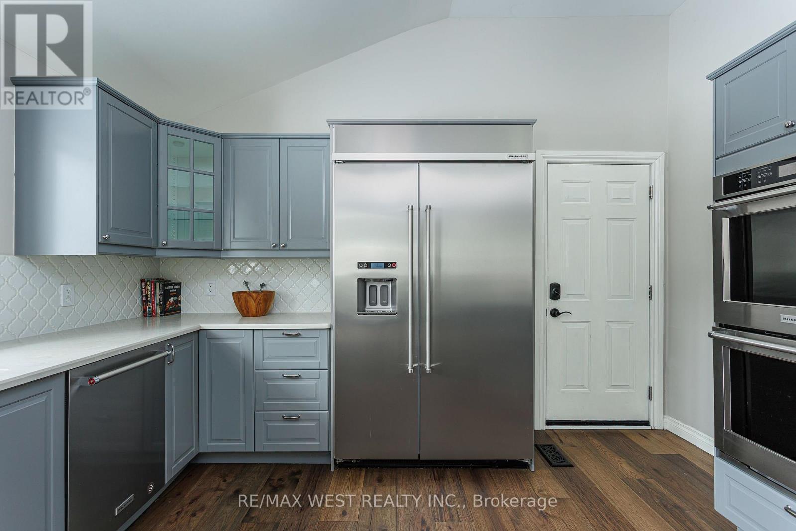 26 Hostein Drive, Hamilton, Ontario  L9G 2S5 - Photo 8 - X12710808