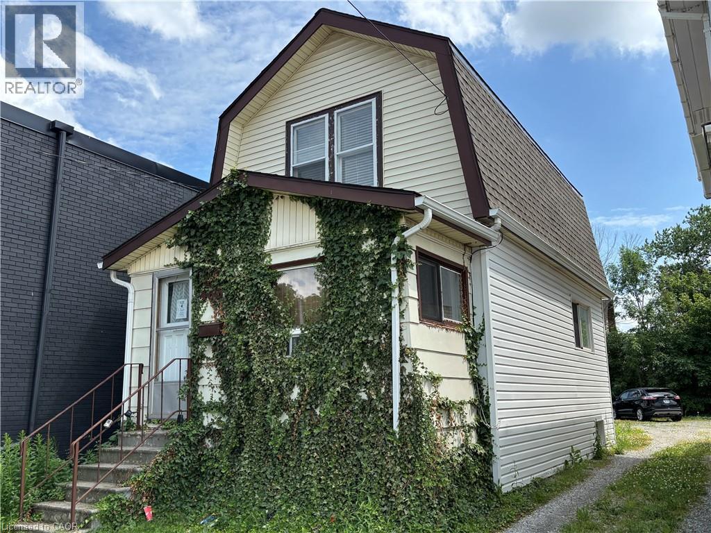 465 East Main Street, Welland, Ontario  L3B 3X7 - Photo 2 - 40743013
