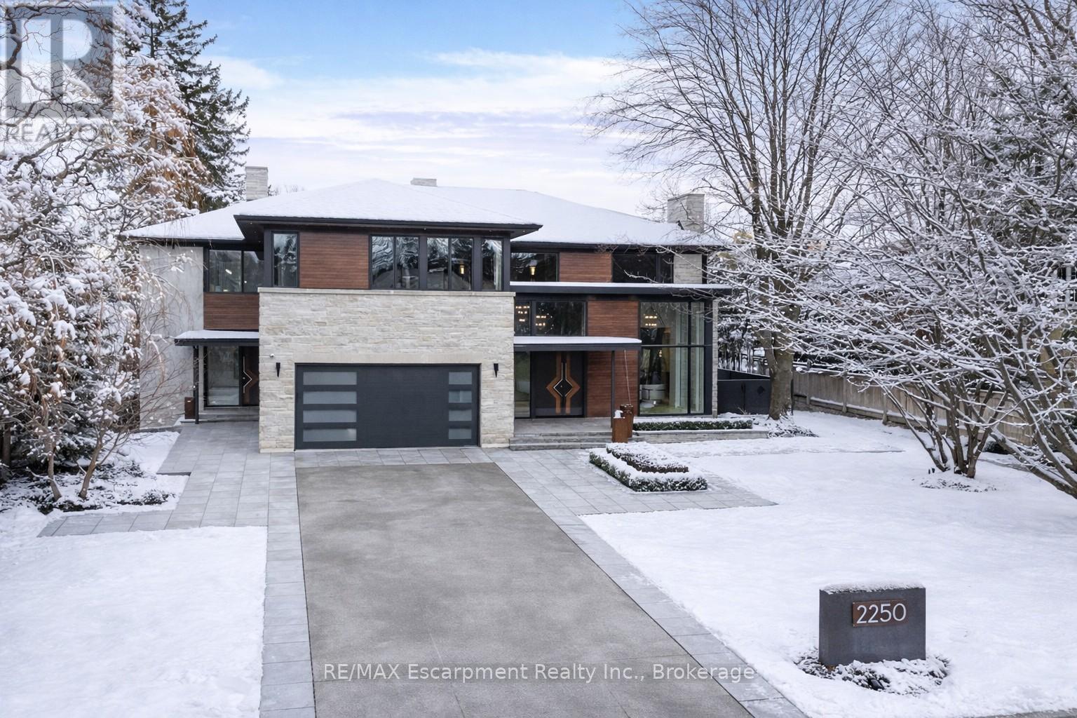 2250 CHANCERY LANE W, Oakville, Ontario