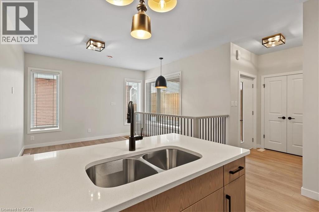 2 Pipers Green Court Unit# 3, Kitchener, Ontario  N2E 3C6 - Photo 11 - 40799416