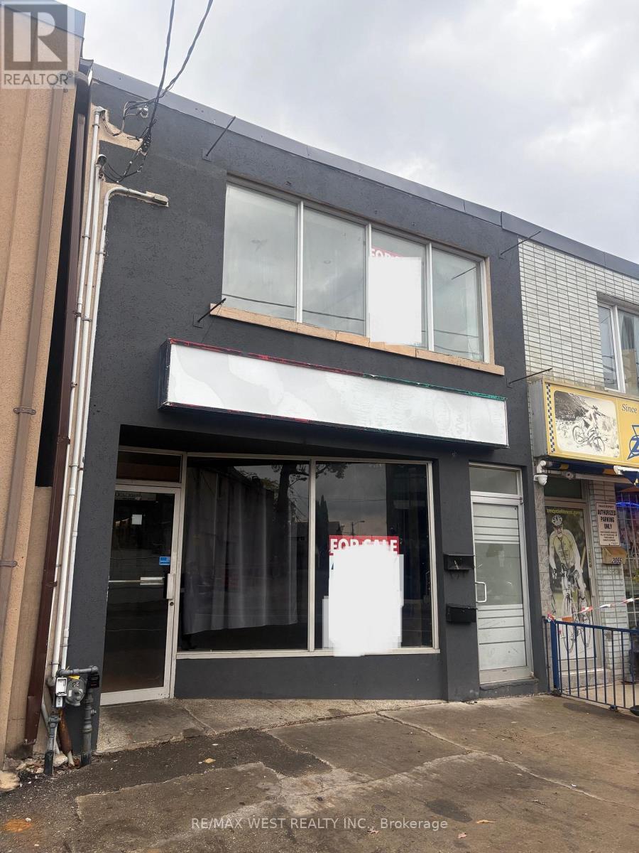 2057 DUFFERIN STREET, Toronto, Ontario