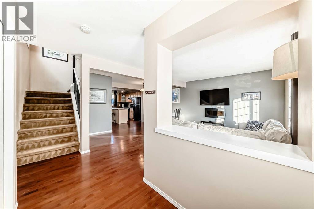 47 Bridlecrest Road Sw, Calgary, Alberta  T2Y 5J2 - Photo 3 - A2278844
