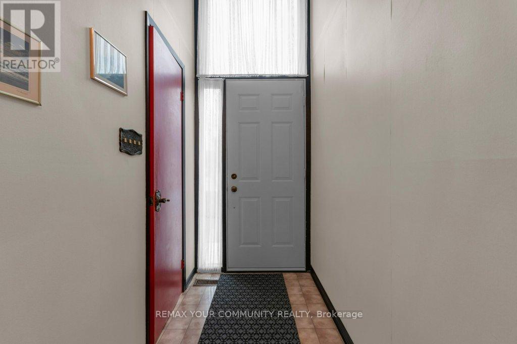 28 Stately Way, Markham, Ontario  L3T 3Z8 - Photo 3 - N12671126