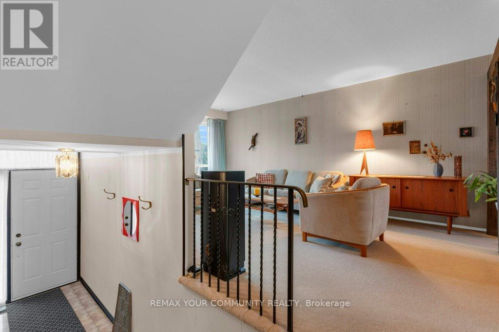 28 Stately Way, Markham, Ontario  L3T 3Z8 - Photo 5 - N12671126