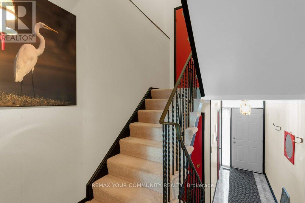 28 Stately Way, Markham, Ontario  L3T 3Z8 - Photo 4 - N12671126