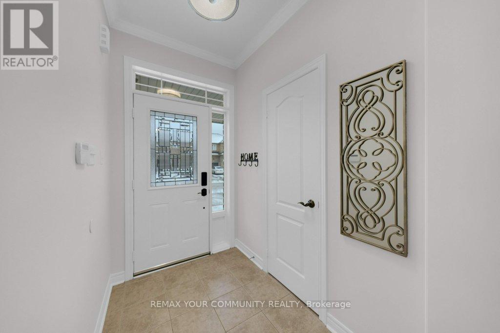 373 Gilpin Drive, Newmarket, Ontario  L3X 3H2 - Photo 2 - N12695156