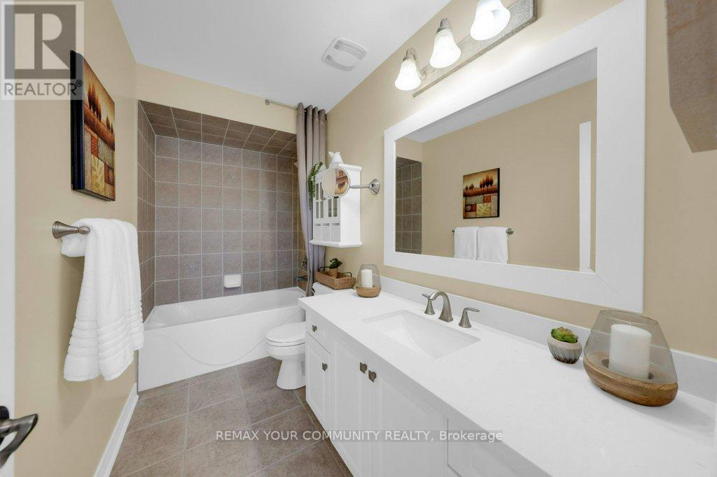 373 Gilpin Drive, Newmarket, Ontario  L3X 3H2 - Photo 23 - N12695156