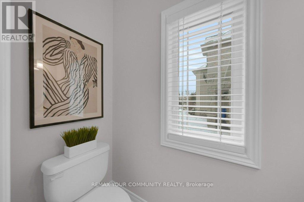 373 Gilpin Drive, Newmarket, Ontario  L3X 3H2 - Photo 4 - N12695156