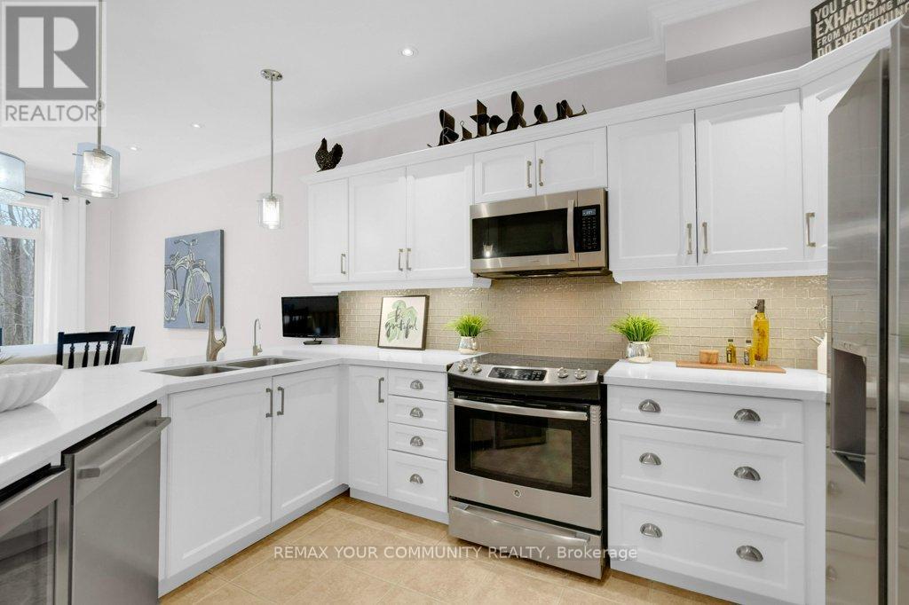 373 Gilpin Drive, Newmarket, Ontario  L3X 3H2 - Photo 9 - N12695156