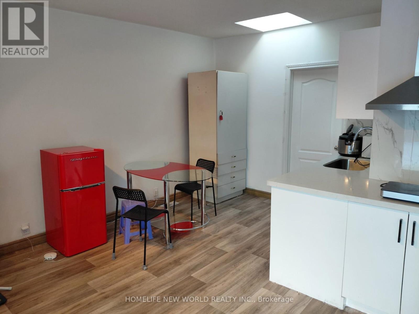 Third - 42 Robert Street, Toronto, Ontario  M5S 2K3 - Photo 3 - C12710912