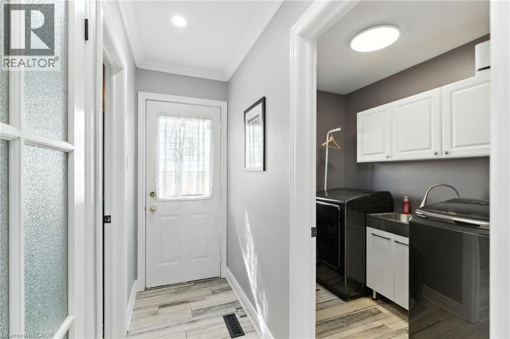 36 Pinecreek Road, Waterdown, Ontario  L8B 0H1 - Photo 18 - 40784472