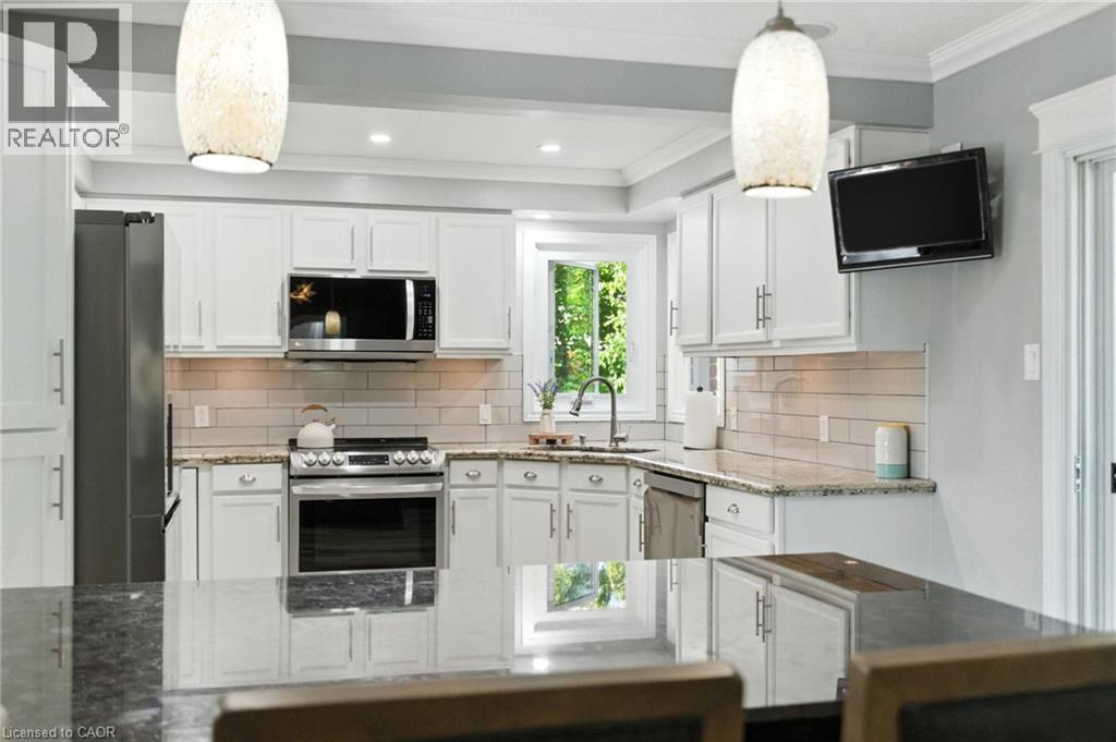 36 Pinecreek Road, Waterdown, Ontario  L8B 0H1 - Photo 11 - 40784472