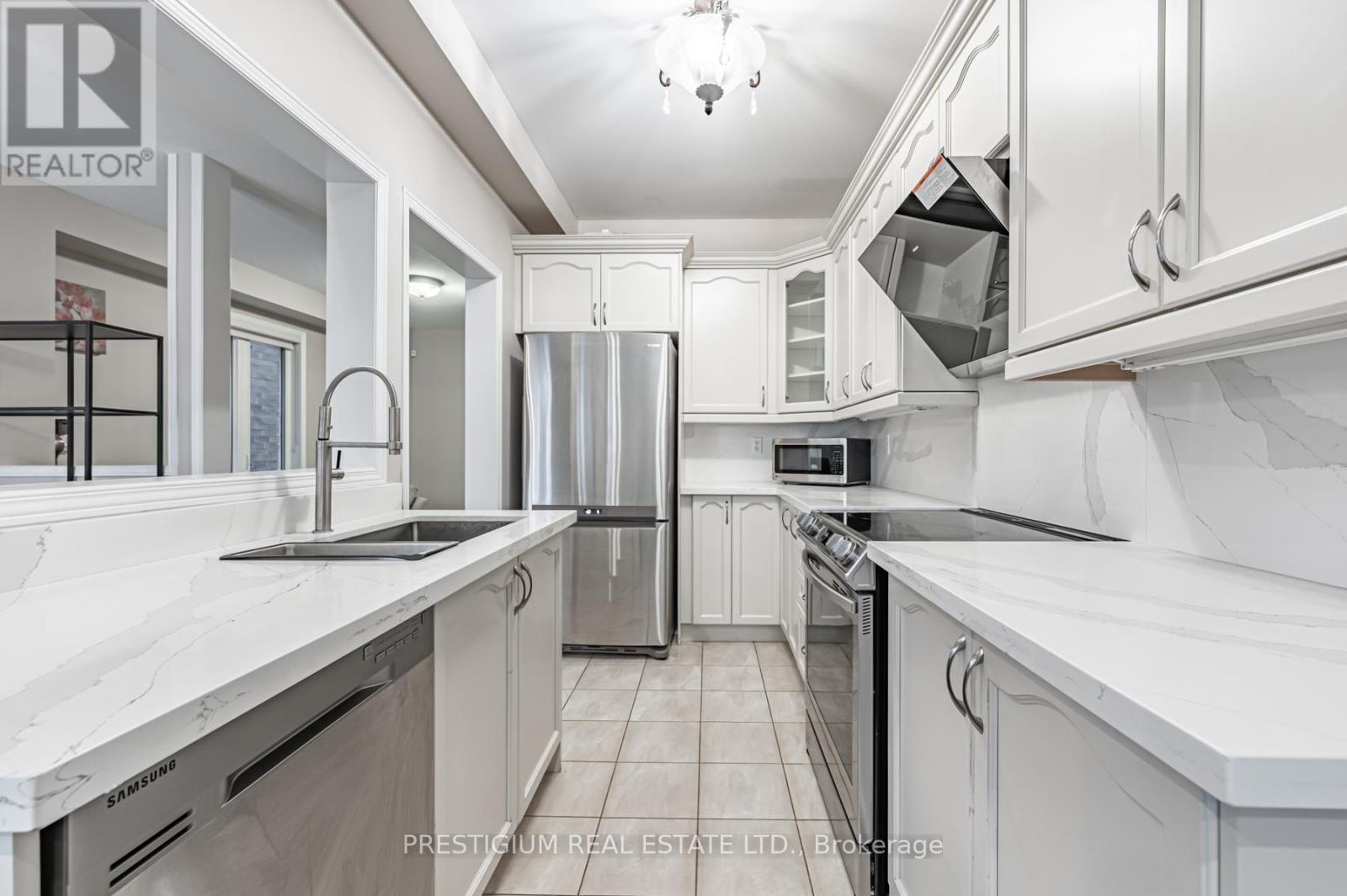 25 White Beach Crescent, Vaughan, Ontario  L6A 4K6 - Photo 8 - N12710884