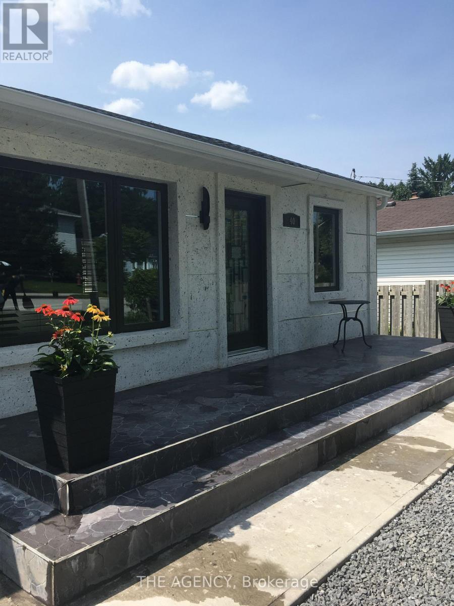 Main Floor - 40 Howard Road, Newmarket, Ontario  L3Y 3G7 - Photo 6 - N12710952