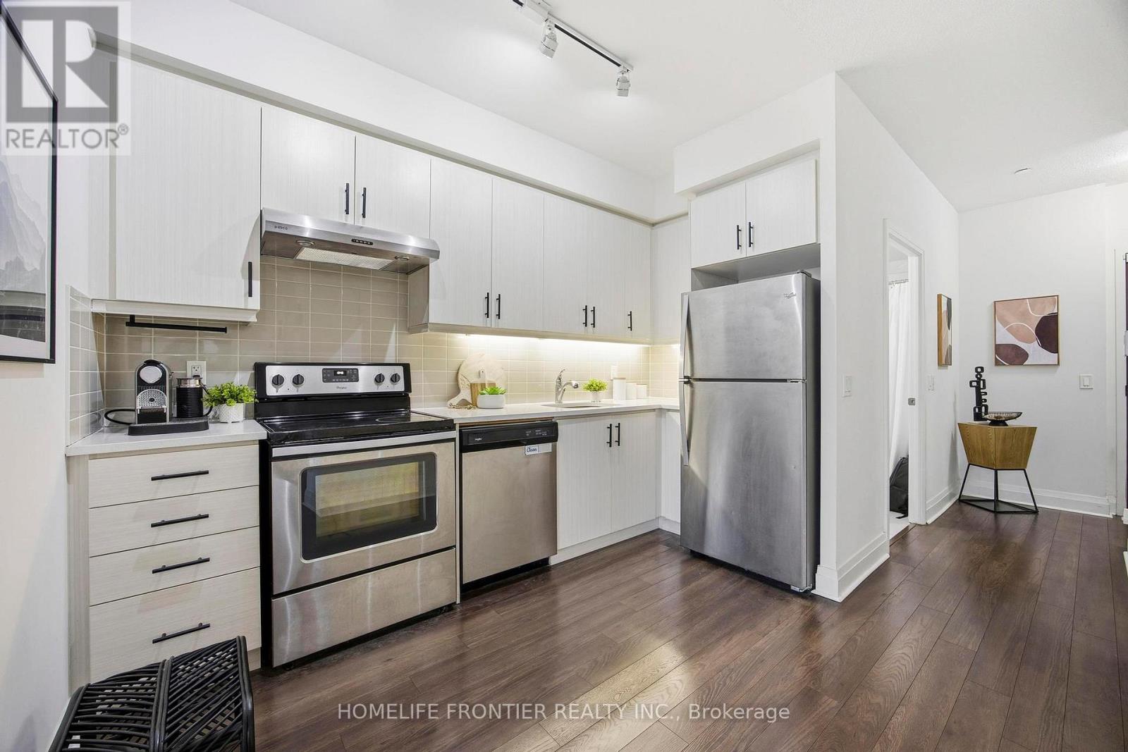 210 - 17 Zorra Street, Toronto, Ontario  M8Z 0C8 - Photo 4 - W12710872