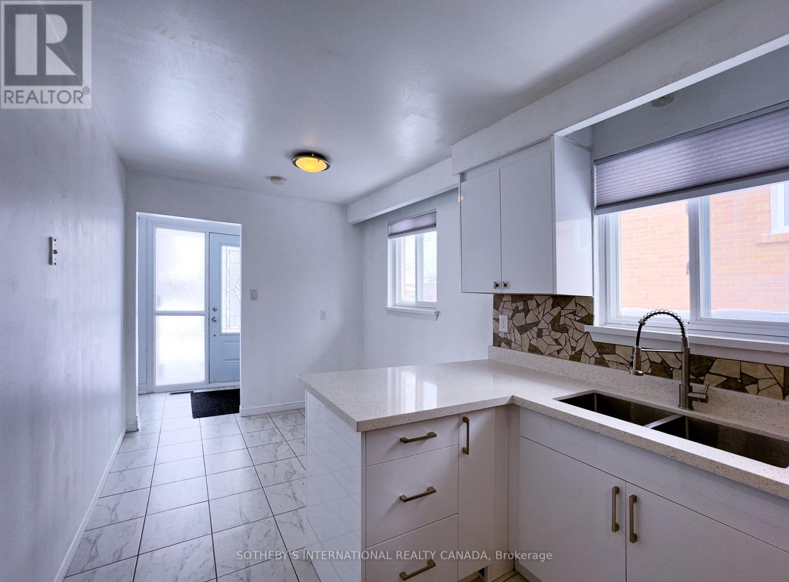 Upper - 3240 Trisha Downs, Mississauga, Ontario  L5A 2A7 - Photo 5 - W12710882