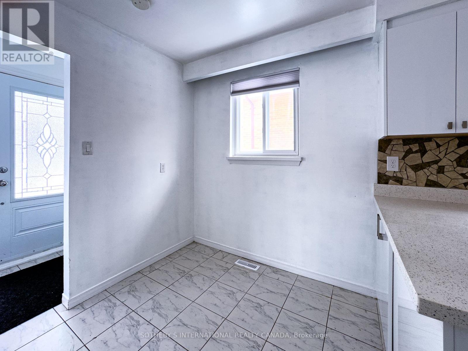 Upper - 3240 Trisha Downs, Mississauga, Ontario  L5A 2A7 - Photo 6 - W12710882