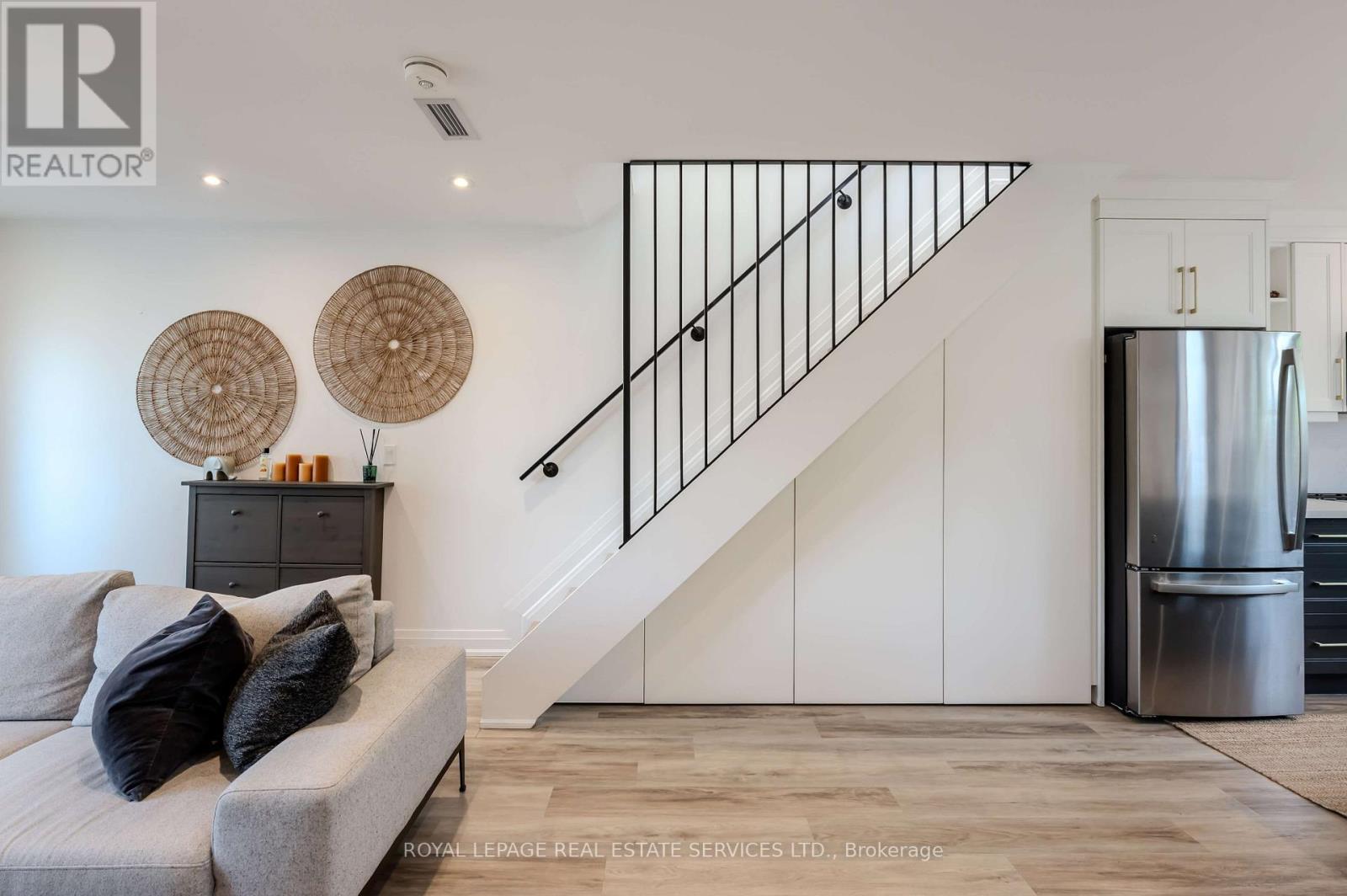 18 Milton Street, Toronto, Ontario  M8Y 2X5 - Photo 11 - W12710902