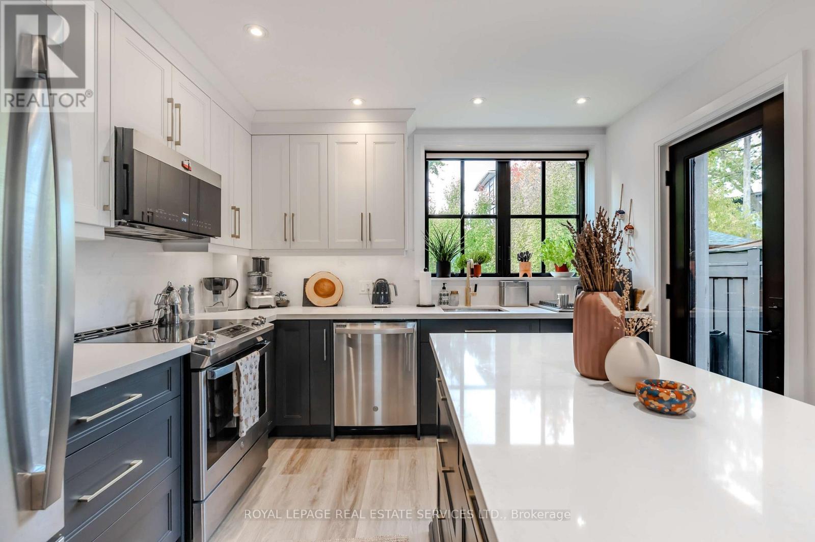 18 Milton Street, Toronto, Ontario  M8Y 2X5 - Photo 16 - W12710902