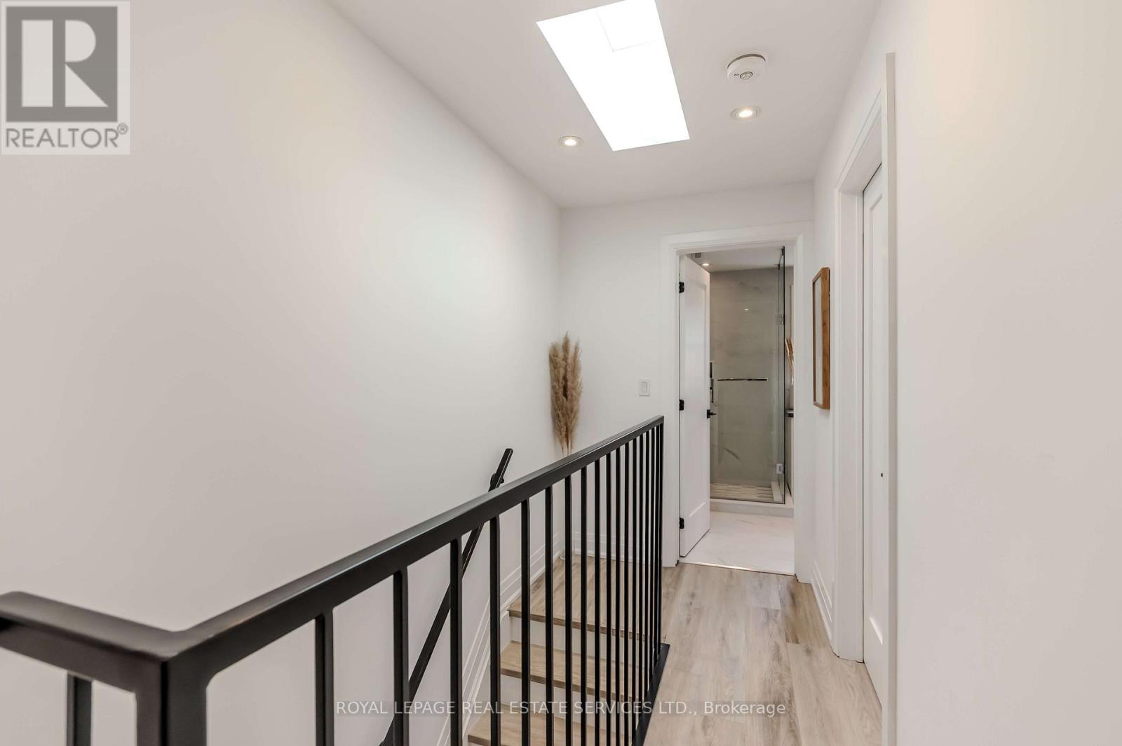 18 Milton Street, Toronto, Ontario  M8Y 2X5 - Photo 17 - W12710902