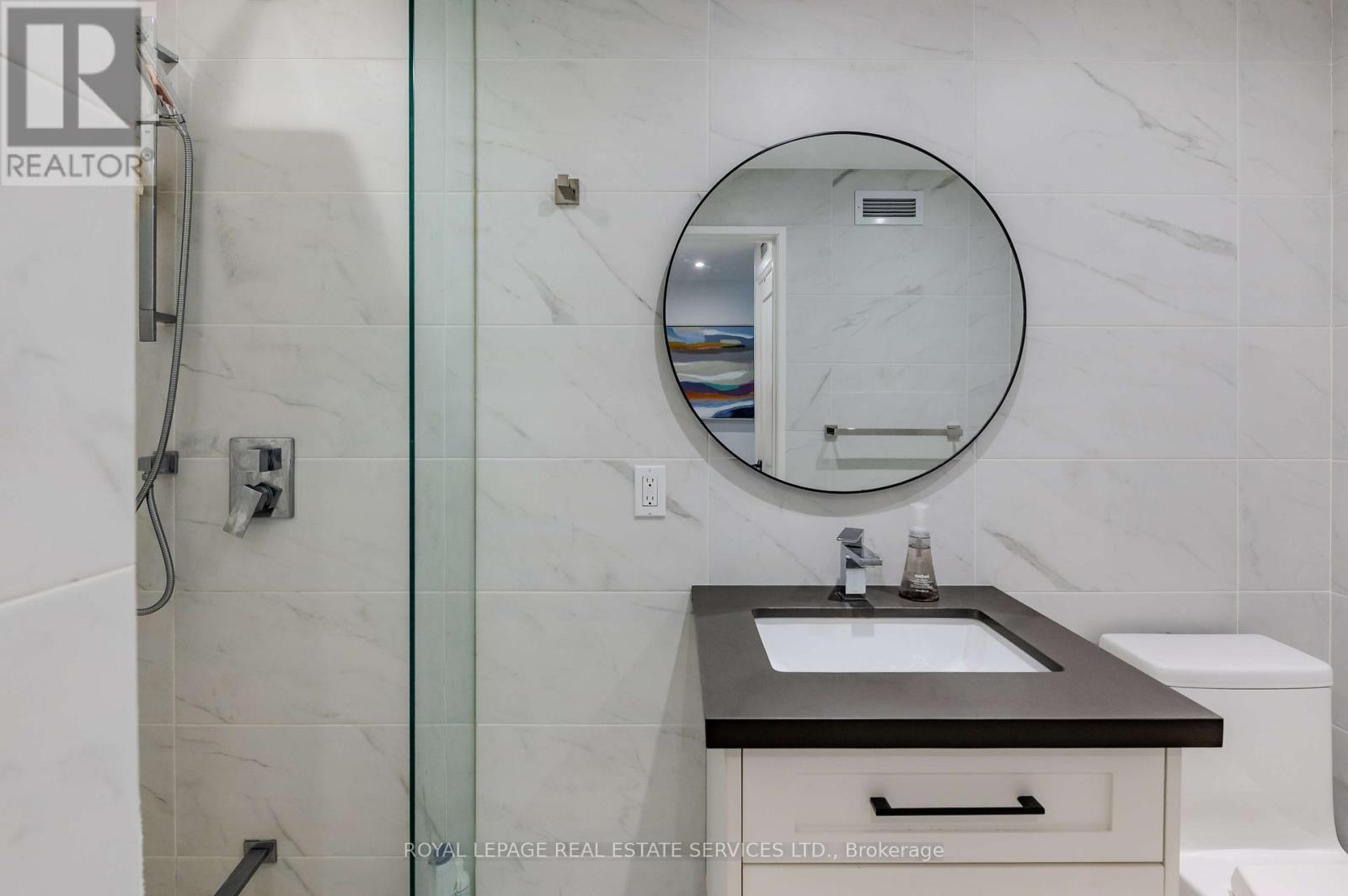 18 Milton Street, Toronto, Ontario  M8Y 2X5 - Photo 29 - W12710902