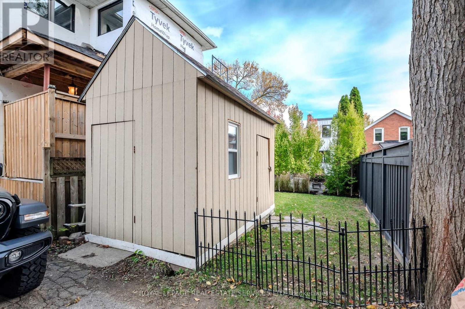 18 Milton Street, Toronto, Ontario  M8Y 2X5 - Photo 31 - W12710902