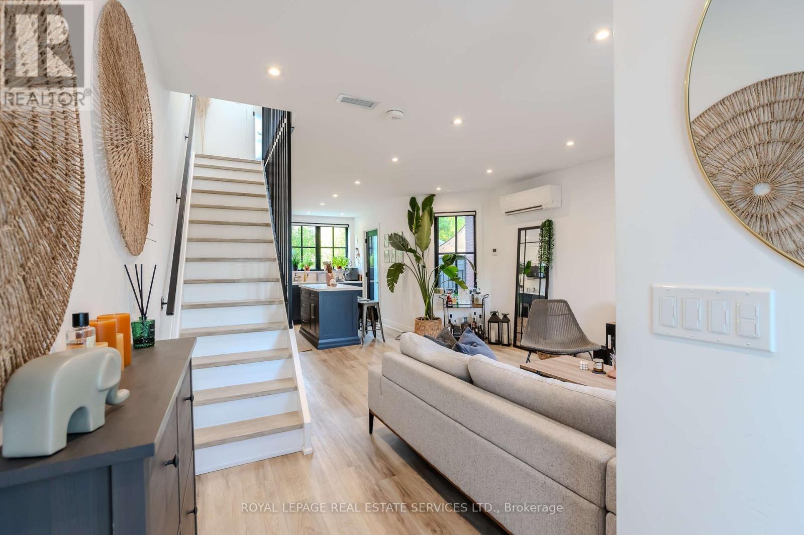 18 Milton Street, Toronto, Ontario  M8Y 2X5 - Photo 6 - W12710902