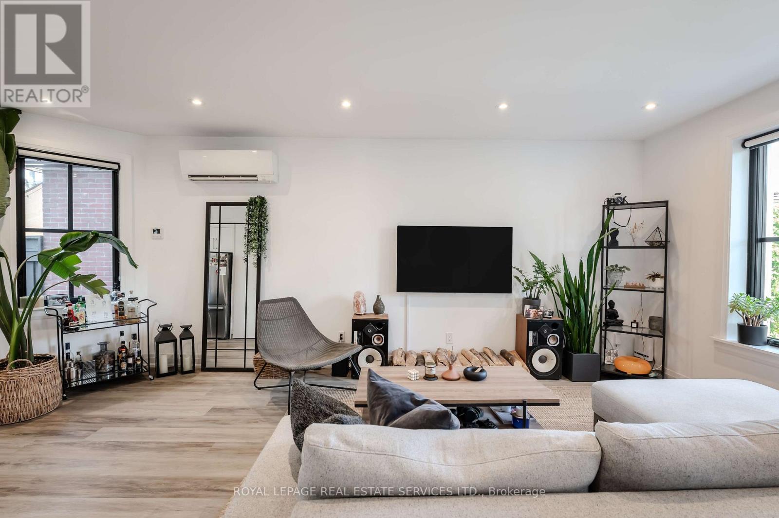 18 Milton Street, Toronto, Ontario  M8Y 2X5 - Photo 7 - W12710902