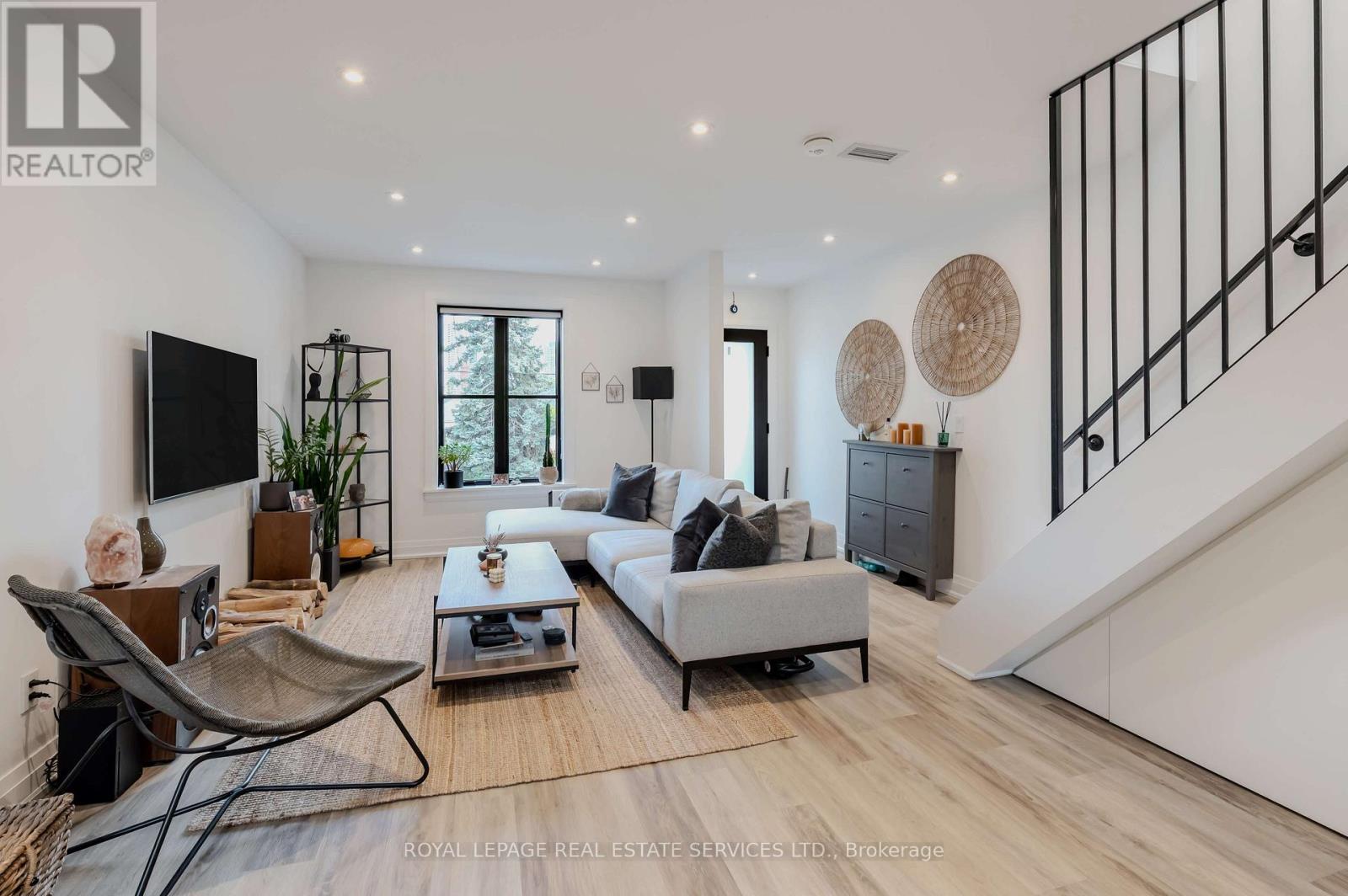 18 Milton Street, Toronto, Ontario  M8Y 2X5 - Photo 9 - W12710902