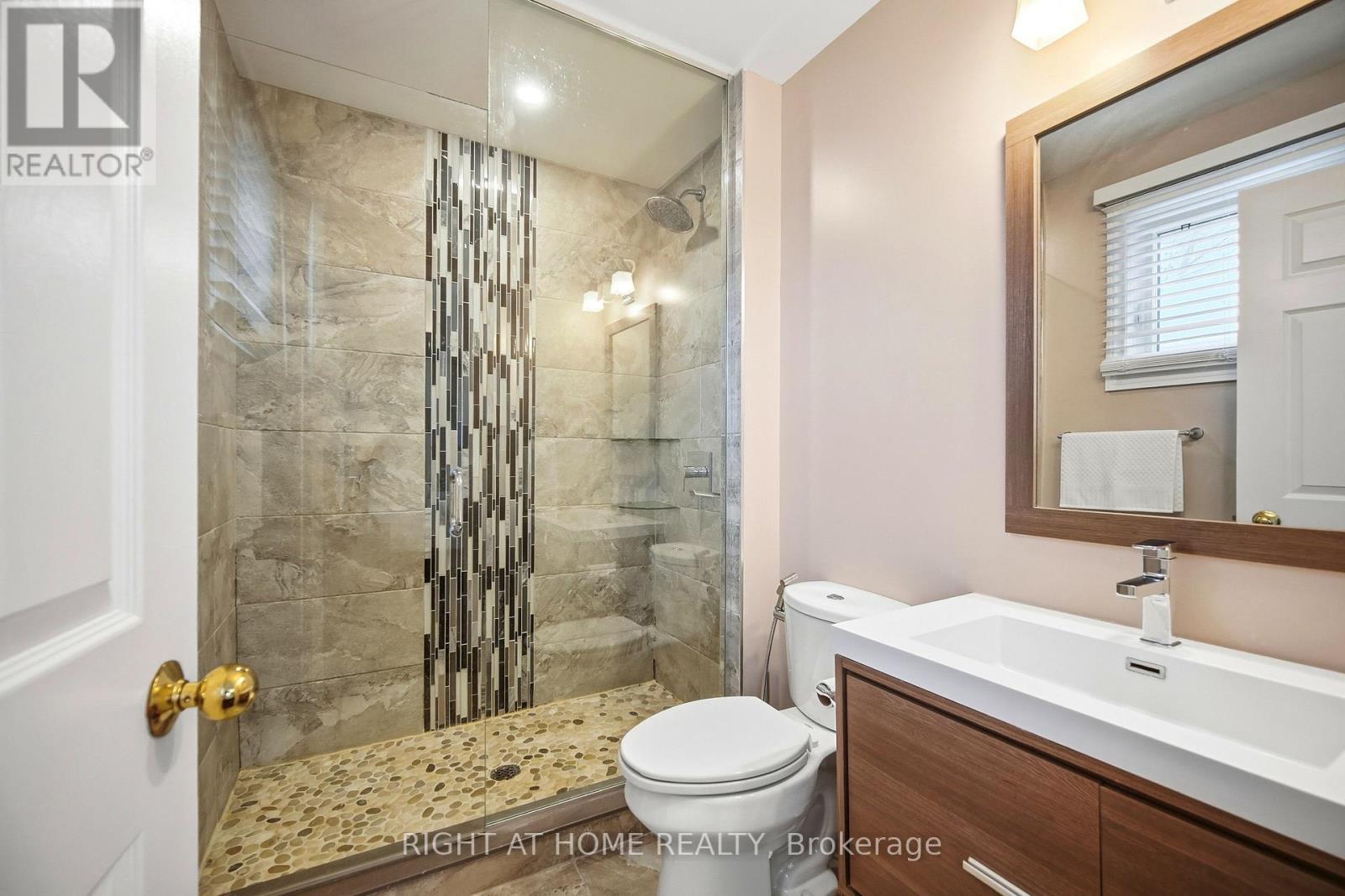 2072 Headon Road, Burlington, Ontario  L7M 4G3 - Photo 11 - W12710904