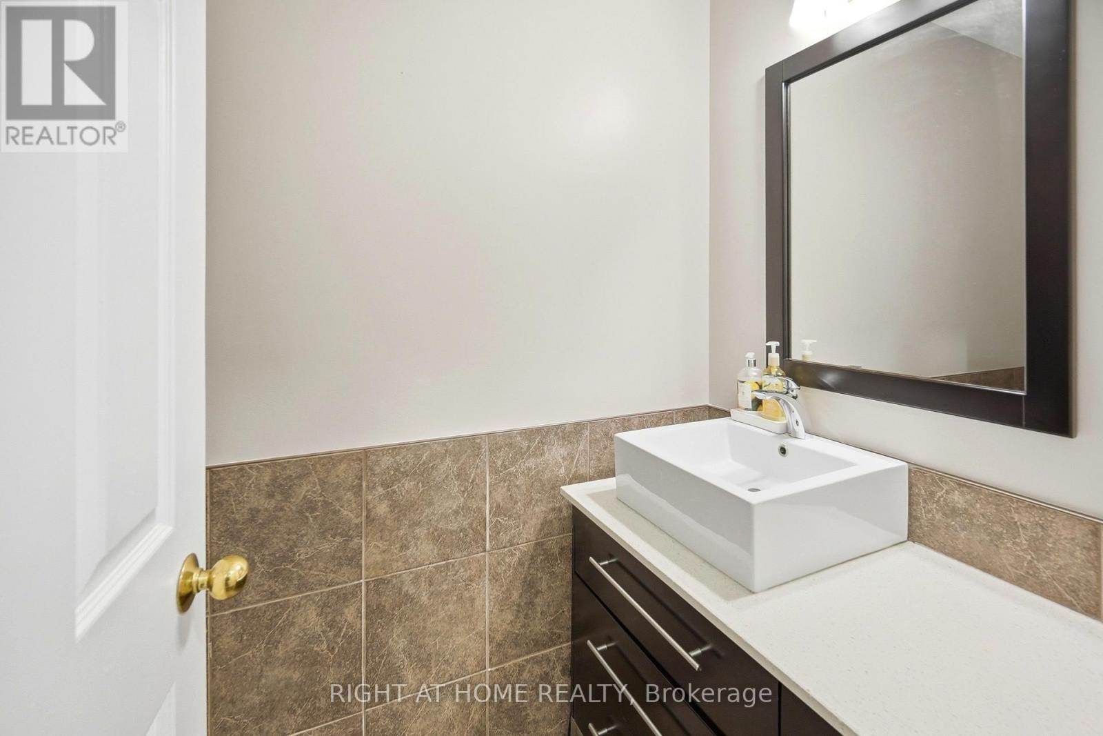 2072 Headon Road, Burlington, Ontario  L7M 4G3 - Photo 12 - W12710904