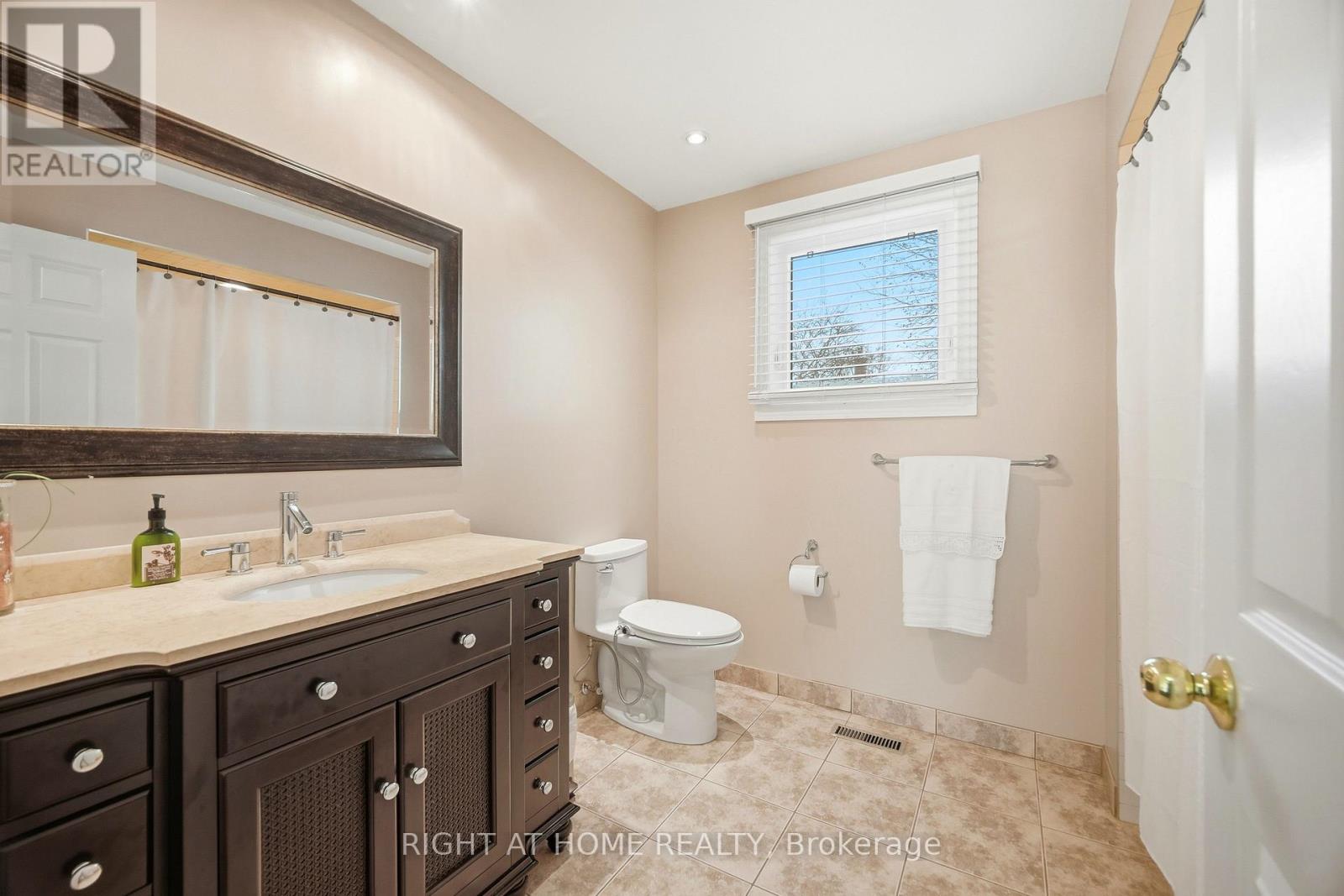 2072 Headon Road, Burlington, Ontario  L7M 4G3 - Photo 13 - W12710904