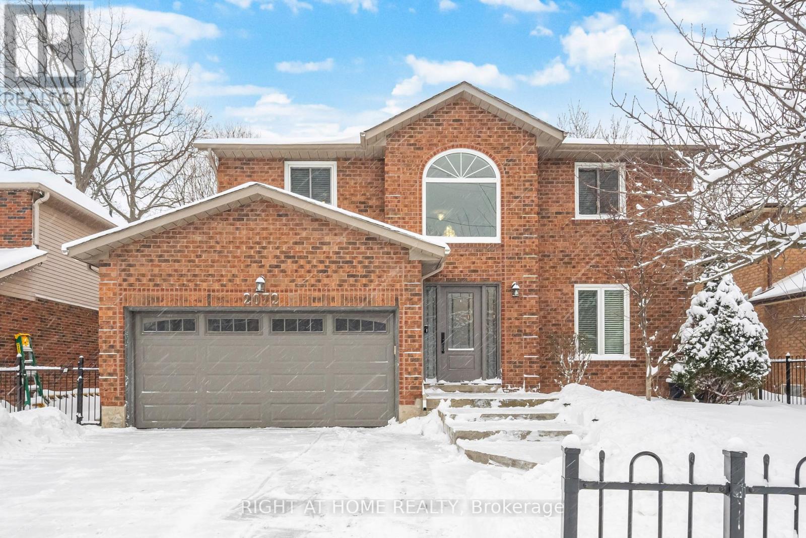 2072 Headon Road, Burlington, Ontario  L7M 4G3 - Photo 2 - W12710904