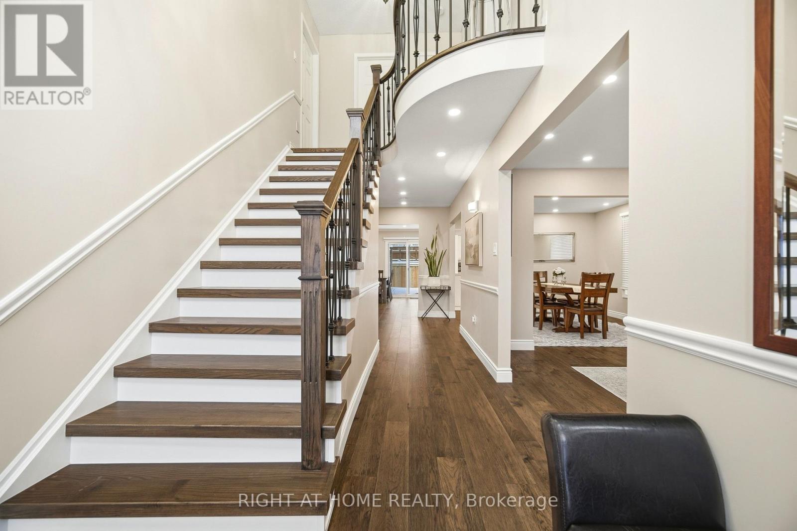 2072 Headon Road, Burlington, Ontario  L7M 4G3 - Photo 3 - W12710904