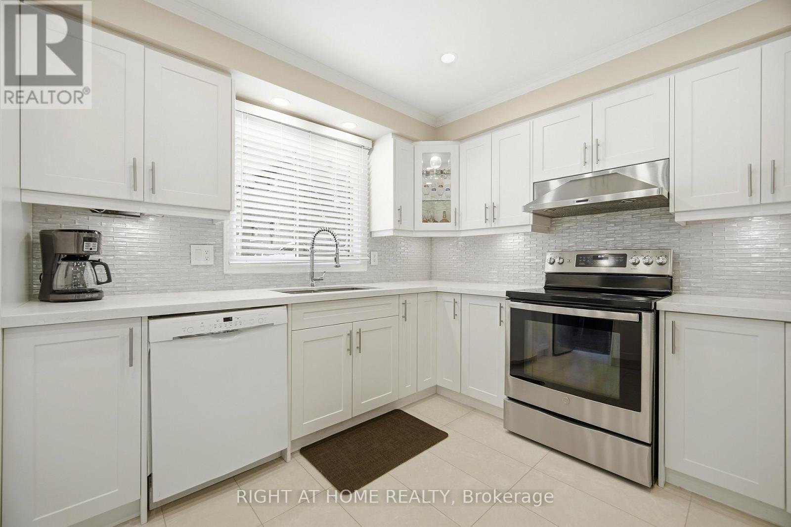 2072 Headon Road, Burlington, Ontario  L7M 4G3 - Photo 7 - W12710904