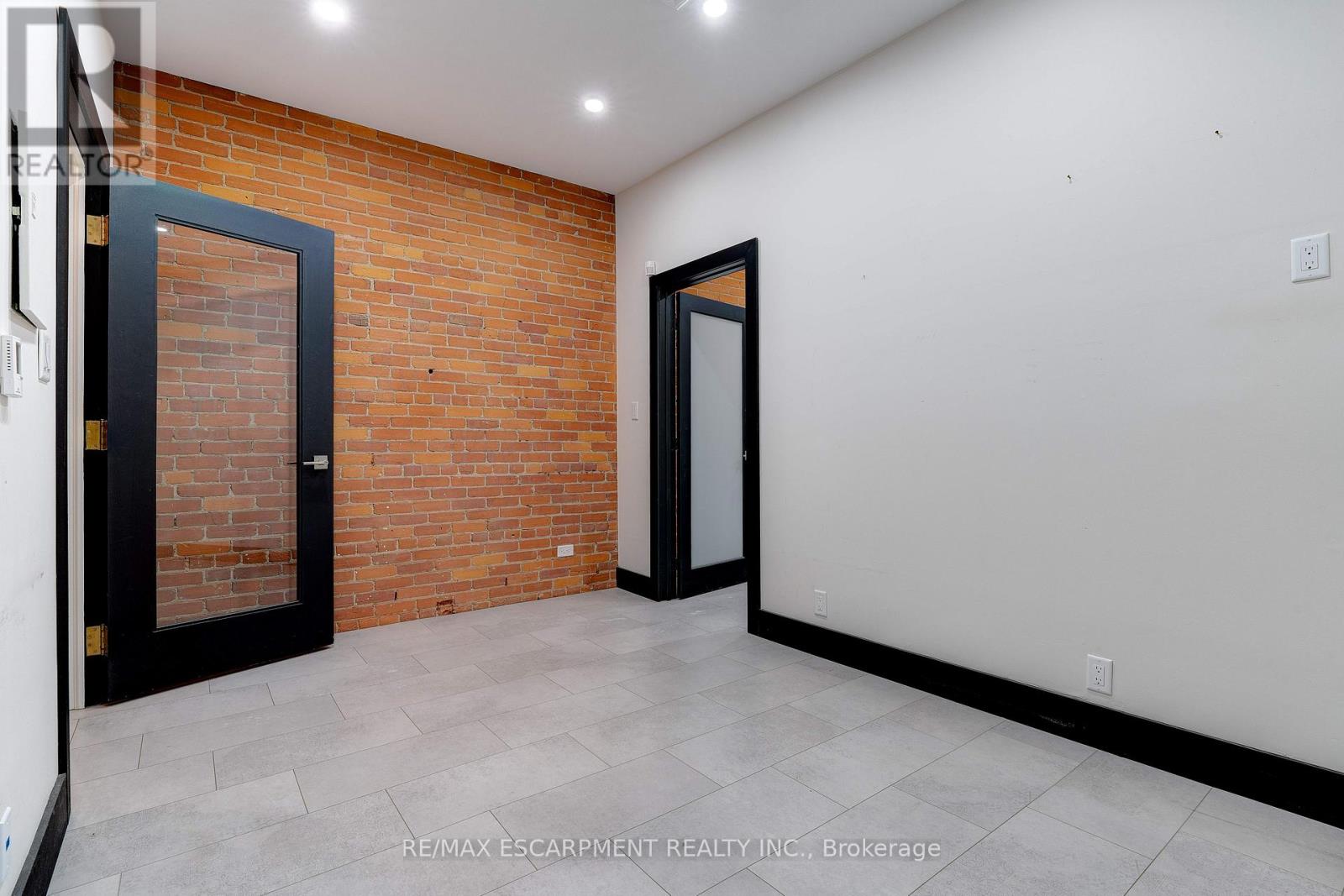 13-15 Bold Street, Hamilton, Ontario  L8P 1T3 - Photo 12 - X12710878