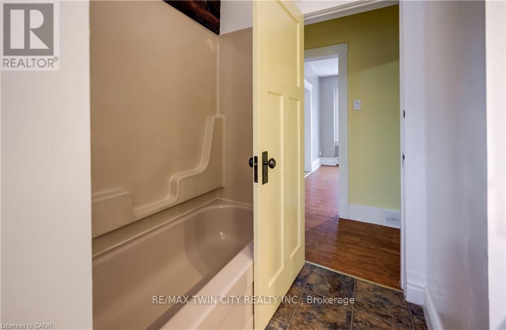 151 Courtland Avenue E, Kitchener, Ontario  N2G 2V2 - Photo 21 - X12710944