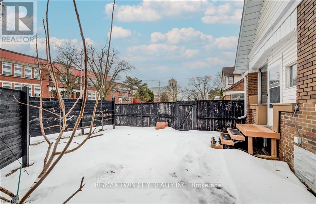 151 Courtland Avenue E, Kitchener, Ontario  N2G 2V2 - Photo 45 - X12710944