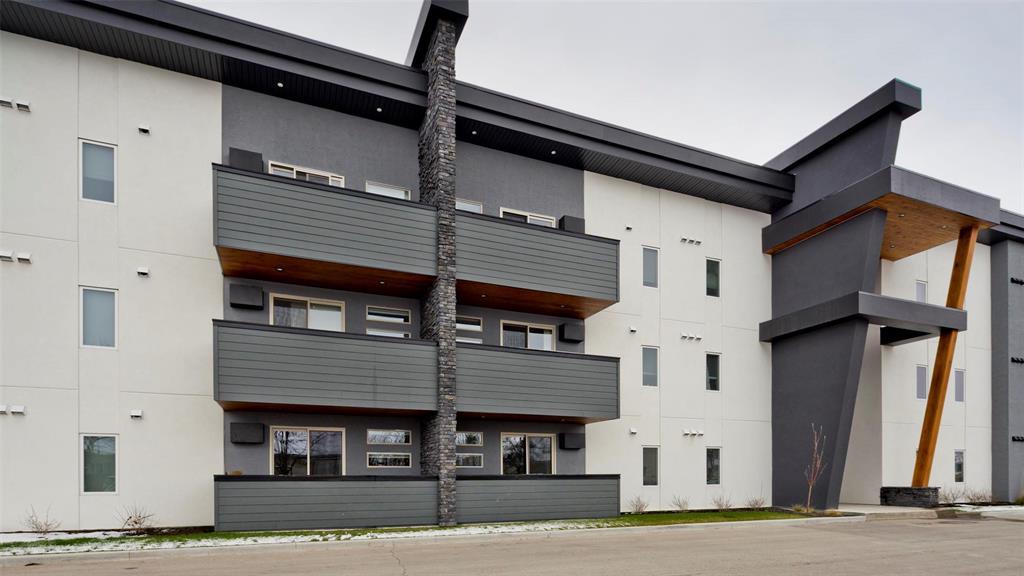 13 555 Main Street, Steinbach, Manitoba R5G 2N3 - Photo 1 - 202600478