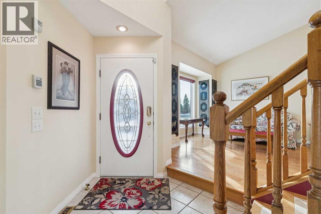 181 Woodford Drive Sw, Calgary, Alberta  T2W 4C2 - Photo 2 - A2277176