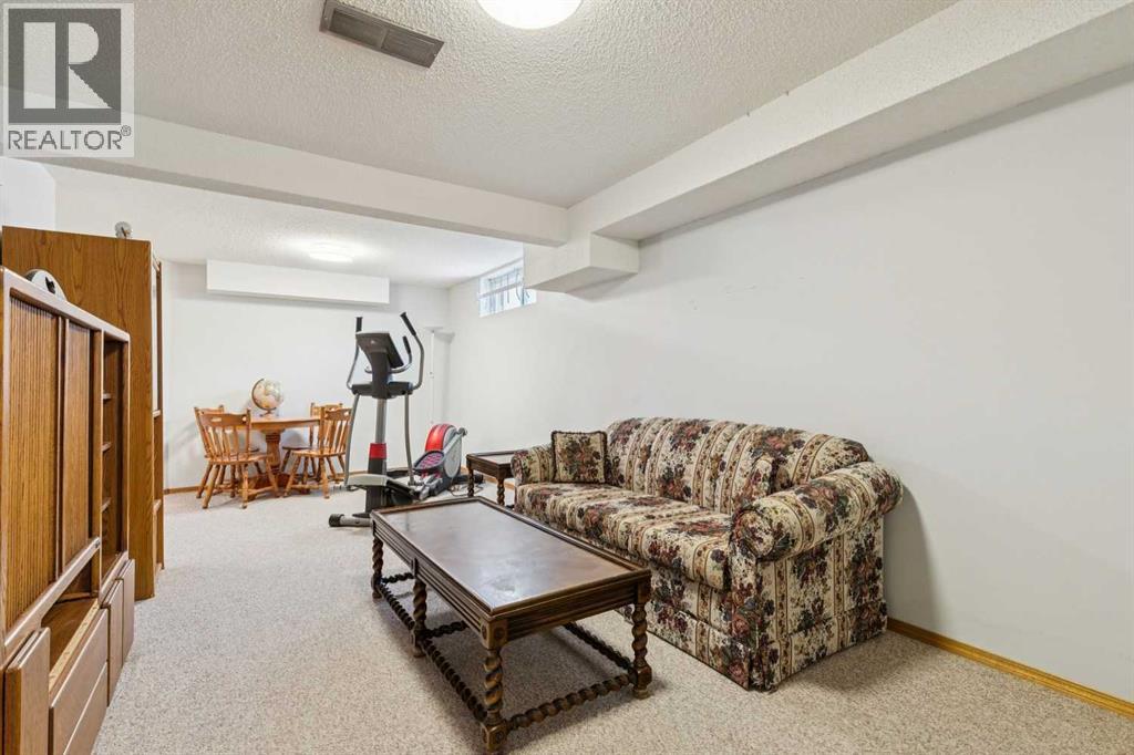 181 Woodford Drive Sw, Calgary, Alberta  T2W 4C2 - Photo 33 - A2277176