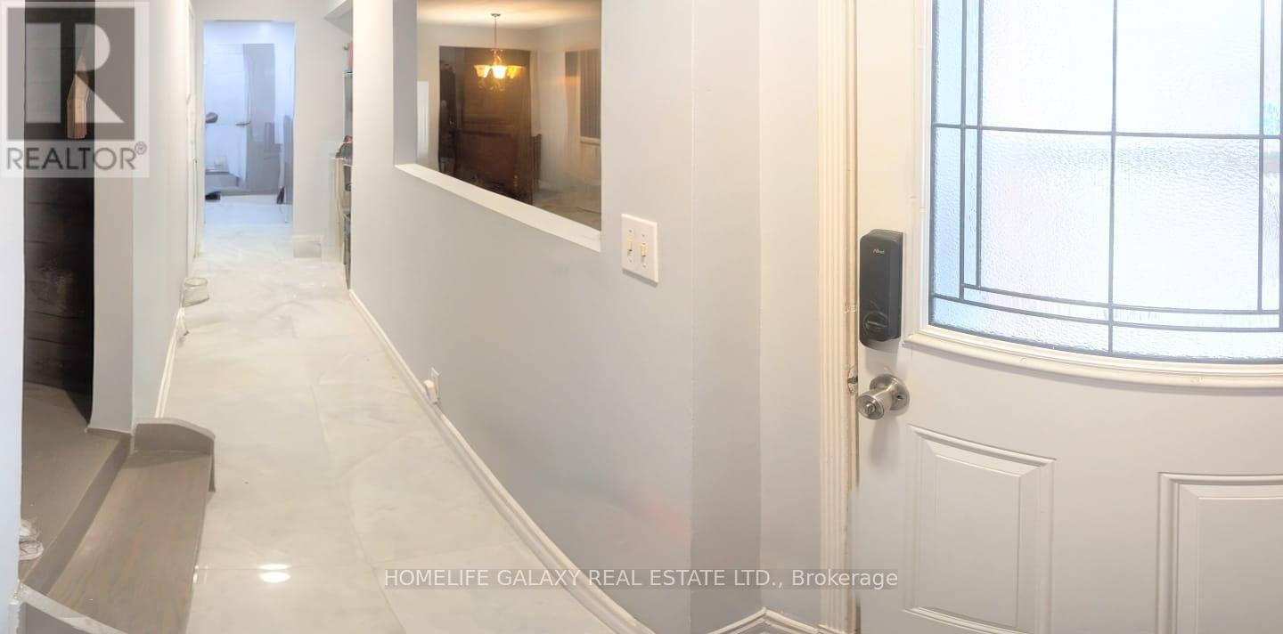 8 Chad Crescent, Toronto, Ontario  M1B 2Z6 - Photo 3 - E12706400