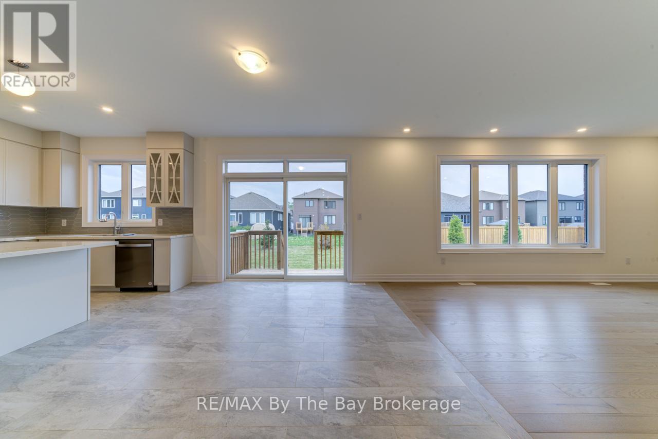 186 Mapleside Drive, Wasaga Beach, Ontario  L9Z 0L4 - Photo 8 - S12711090