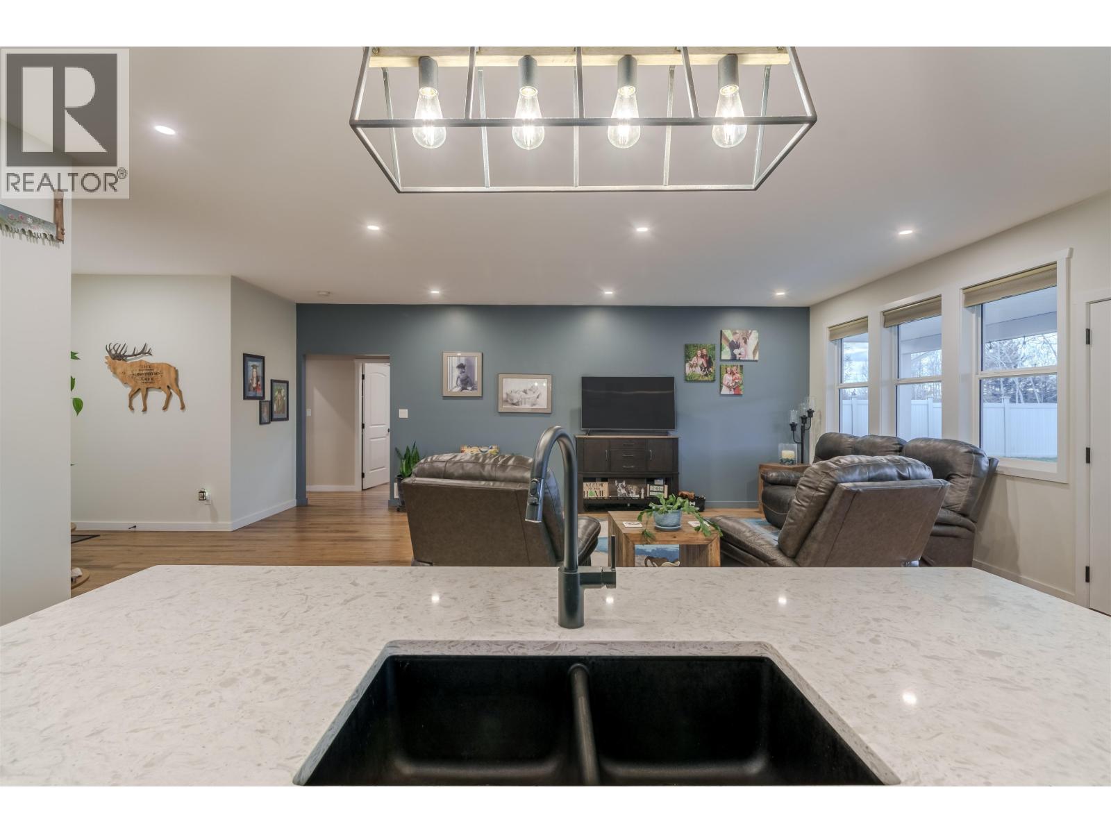 314 Sandhill Crescent, 100 Mile House, British Columbia  V0K 2E0 - Photo 5 - R3080409