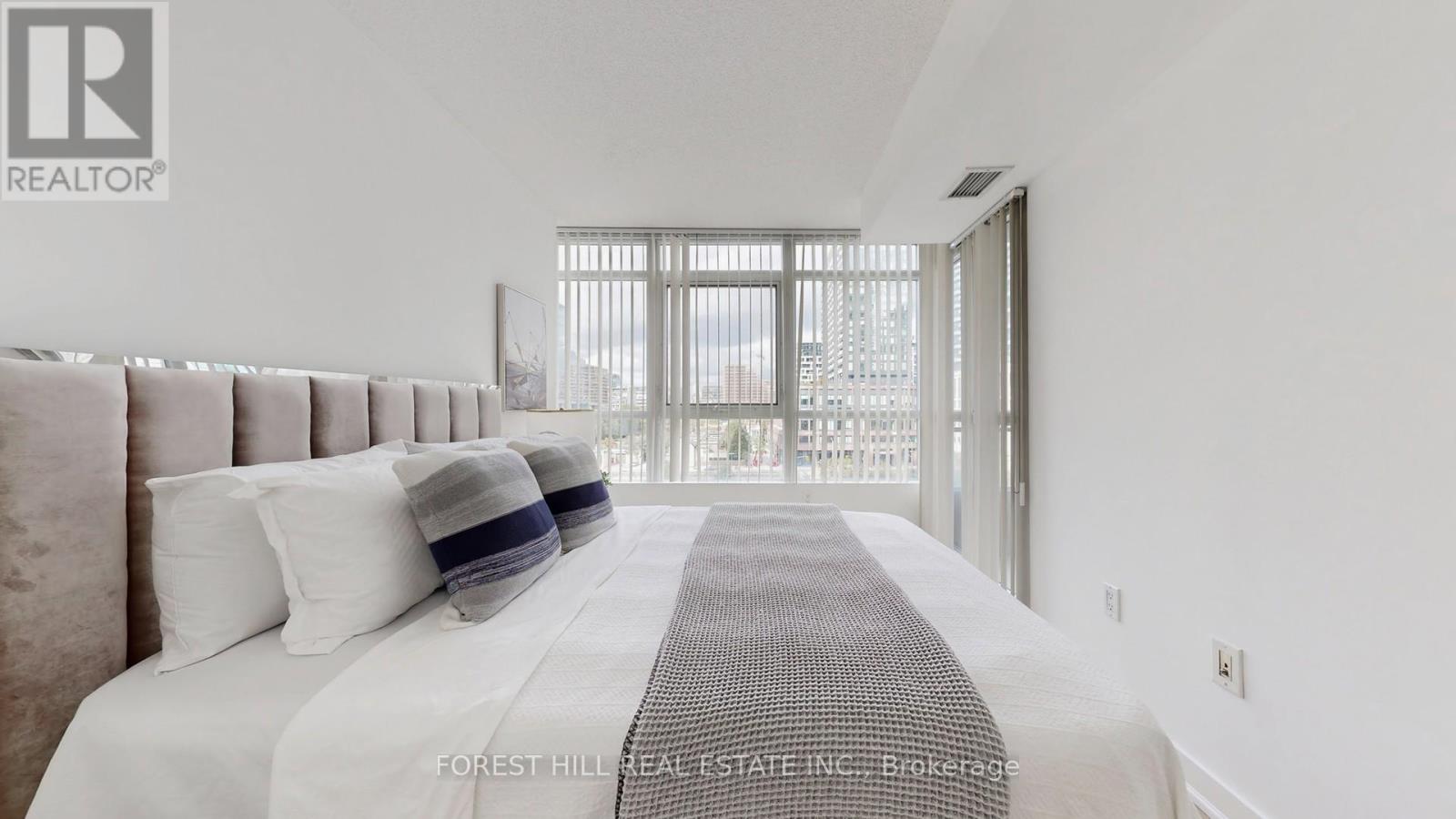 743 - 10 Capreol Court, Toronto, Ontario  M5V 4B3 - Photo 13 - C12711006