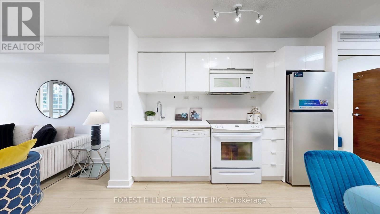 743 - 10 Capreol Court, Toronto, Ontario  M5V 4B3 - Photo 7 - C12711006